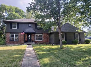 2245 SW Westridge Dr, Topeka, KS 66614