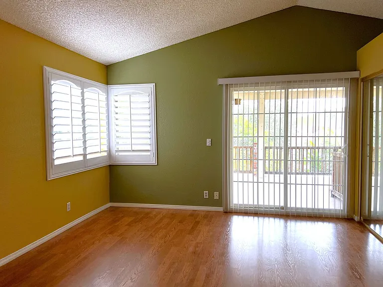1349 Crestmont Dr — Photo 17