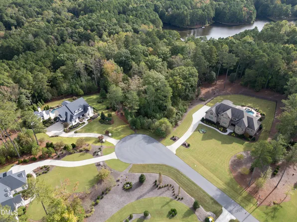 648 Carolina Crossings Dr #10, Apex, NC 27523