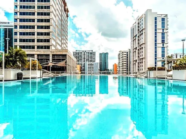 690 SW 1st Ct, Miami, FL