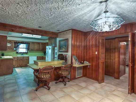Breakfast area with a lot of counter space.