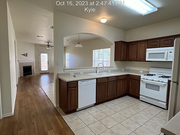 3rd image of 141 Ashwood N