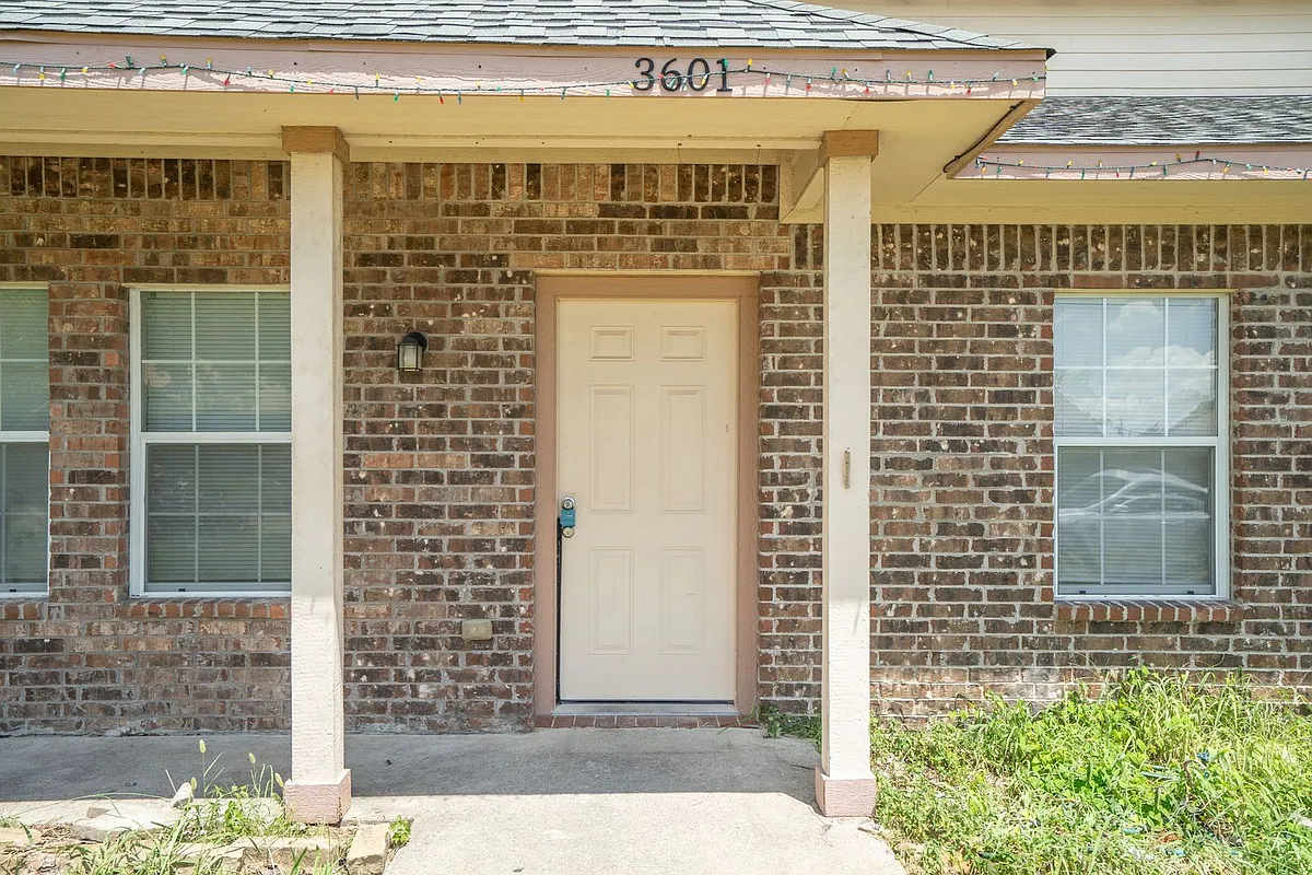 Building Photo - 3601-05 Jewel St