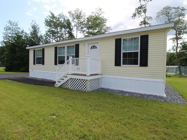 10 Red Oak Drive, Turner, ME 04282