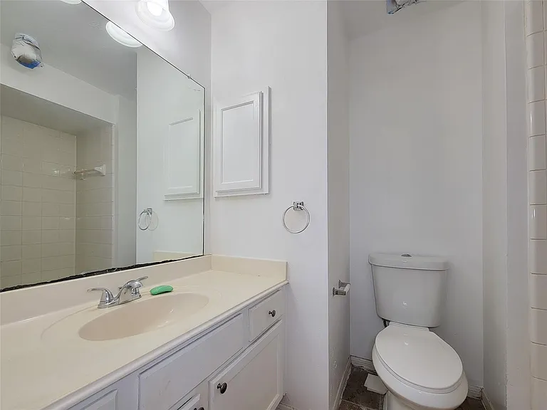 16807 Sussex Dr — Photo 8