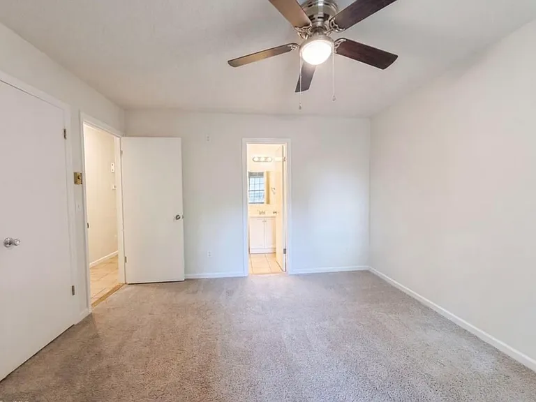 4708 Chaucer Dr — Photo 7