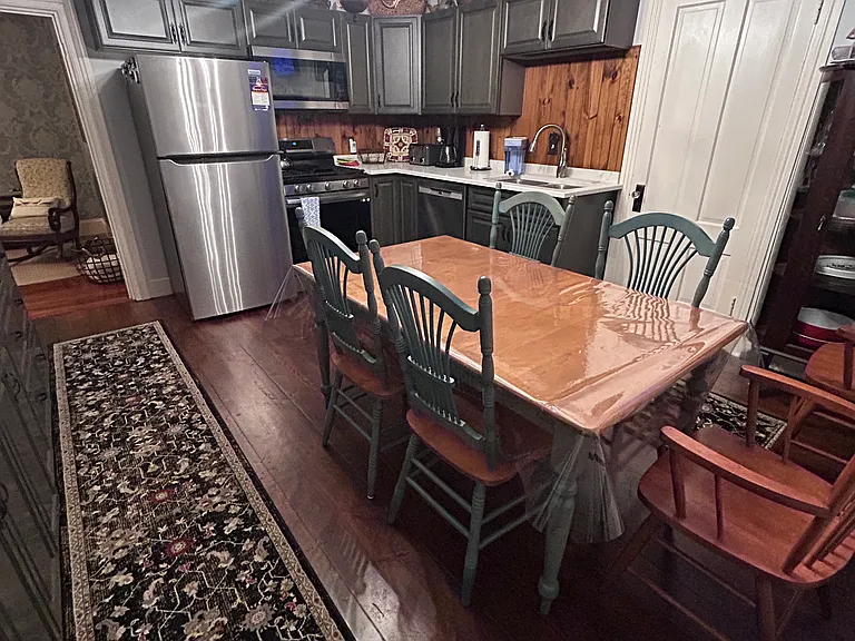 Post Rd — Photo 4