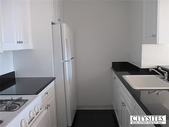1st image of 400 E 71st St APT 19A