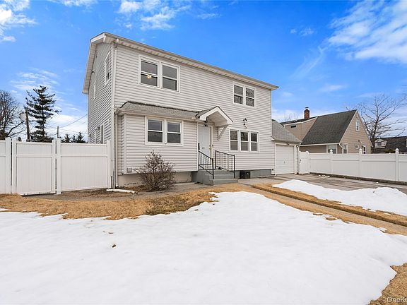 3rd image of 22 Woodcrest Road