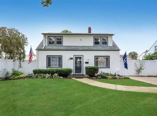 91 Azalea Rd, Levittown, NY 11756