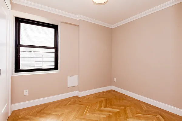 Rented by UES Management | media 31