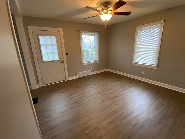 209 Stafford Ave — Photo 11