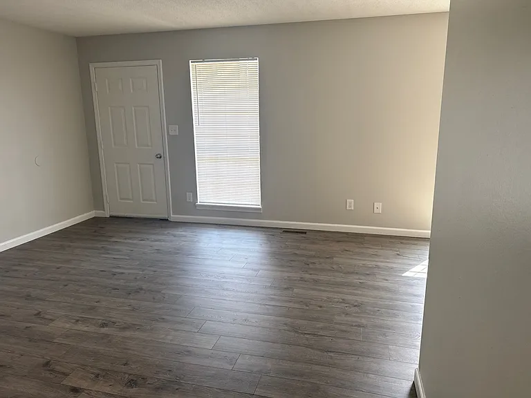 1068 Wallace Rd #B7 — Photo 3