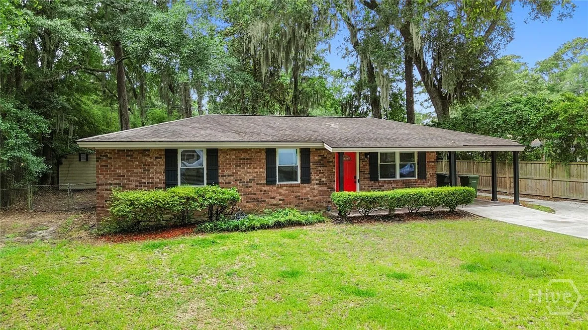 4 bed, 2.5 bath, 1578 sqft, $2,400 — Photo 2