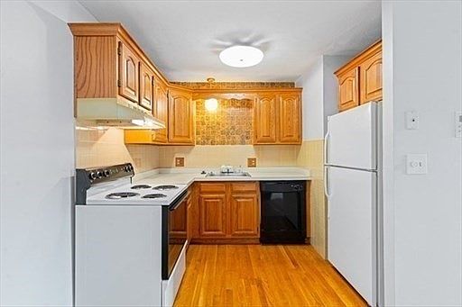 3rd image of 295 Main St APT 24
