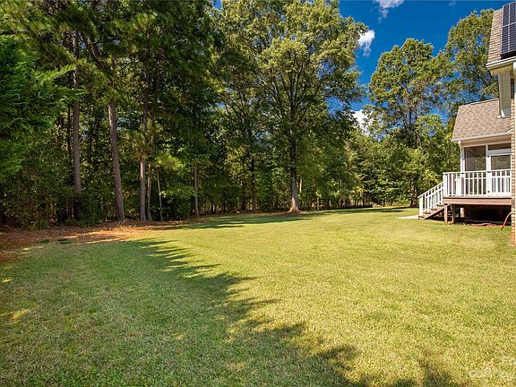 5th image of 2047 Balmoral Dr