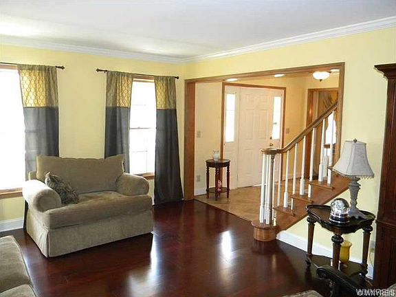 3rd image of 6121 Meadow Lakes Dr