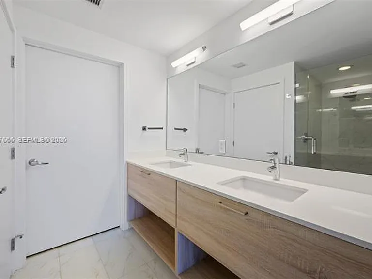 16385 Biscayne Blvd #3020 — Photo 19