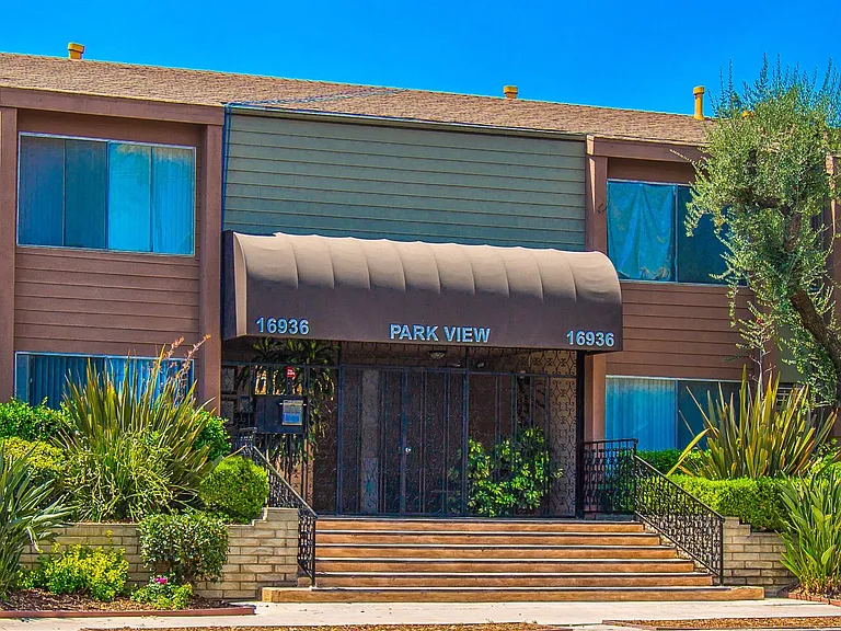 Parkview Apartments — Photo 1