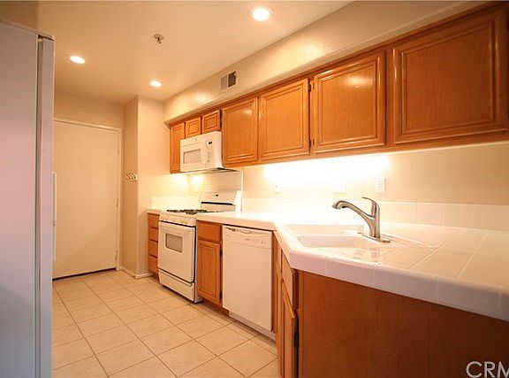 5th image of 2324 Sunningdale Dr