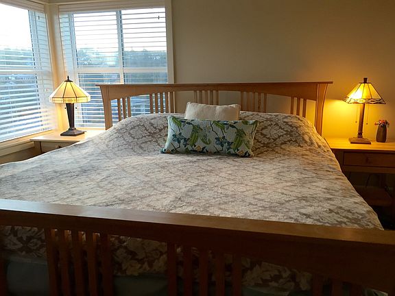 Master Bedroom (King bed, 3rd fl)