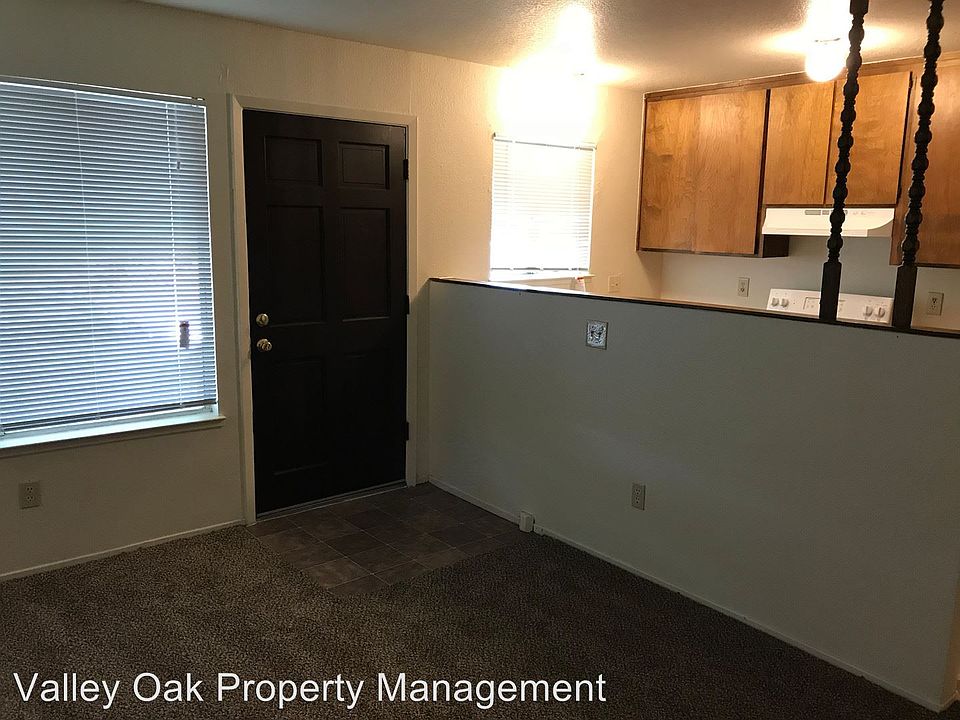 2nd image of 609 C St APT 5
