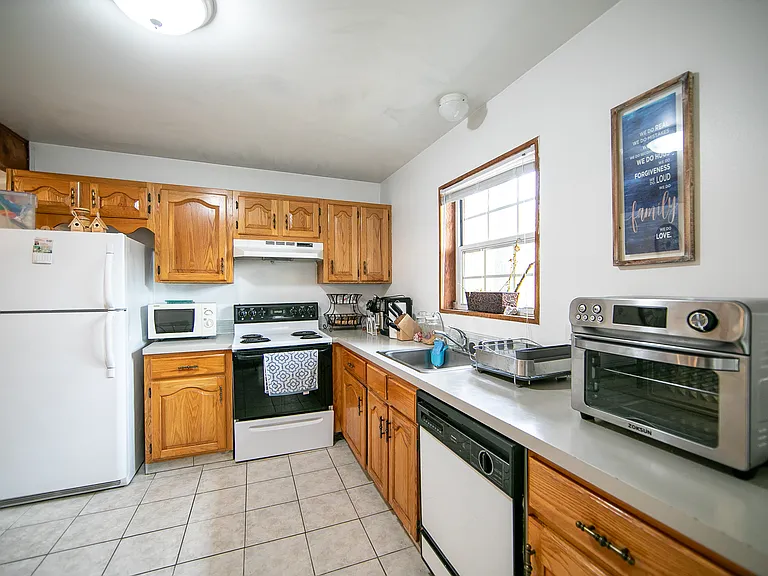 115 Sterling Cir — Photo 9