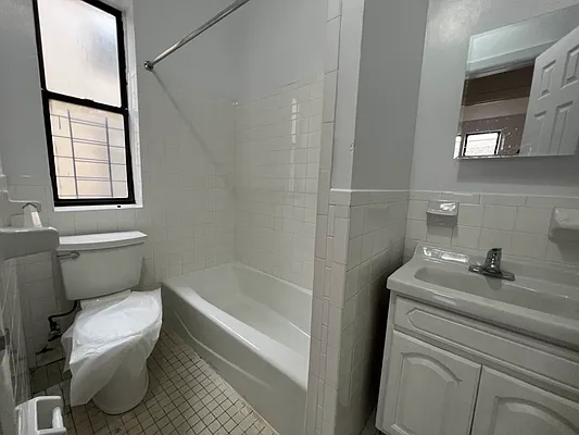 Rented by Bruma Realty LLC | media 7