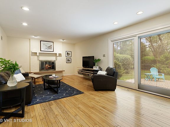 3rd image of 1341 Woodlawn Ave