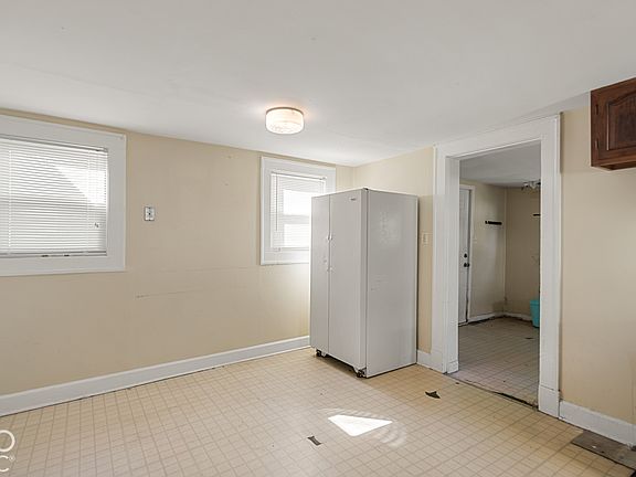 5th image of 622 W 41st St