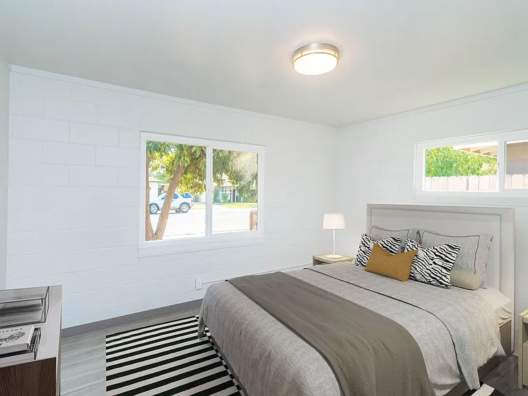 1258 Rosemary Ln — Photo 3