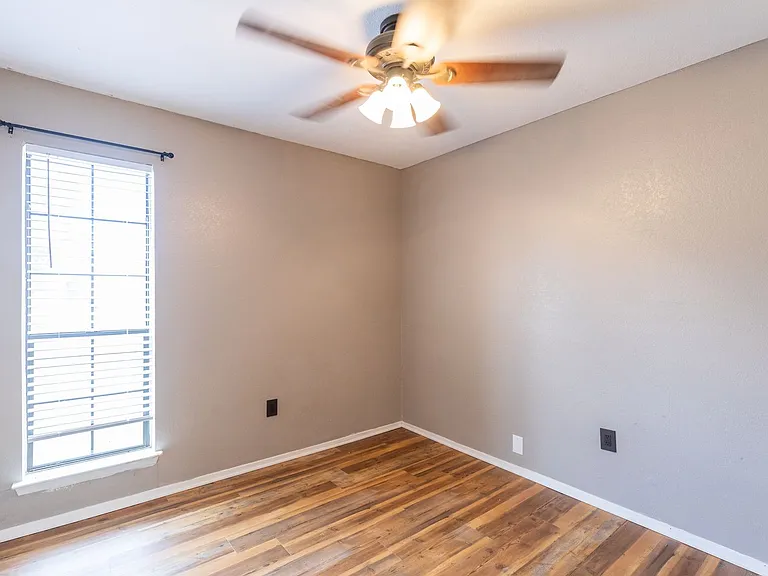3902 Karen Dr — Photo 17