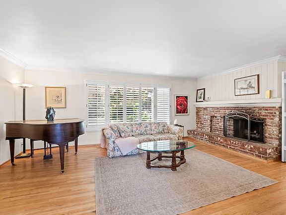 3rd image of 1486 W Roberts Ave