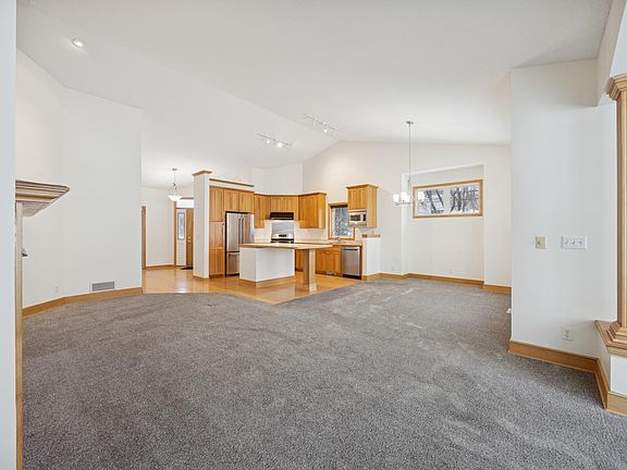 5th image of 519 Holly Ln N