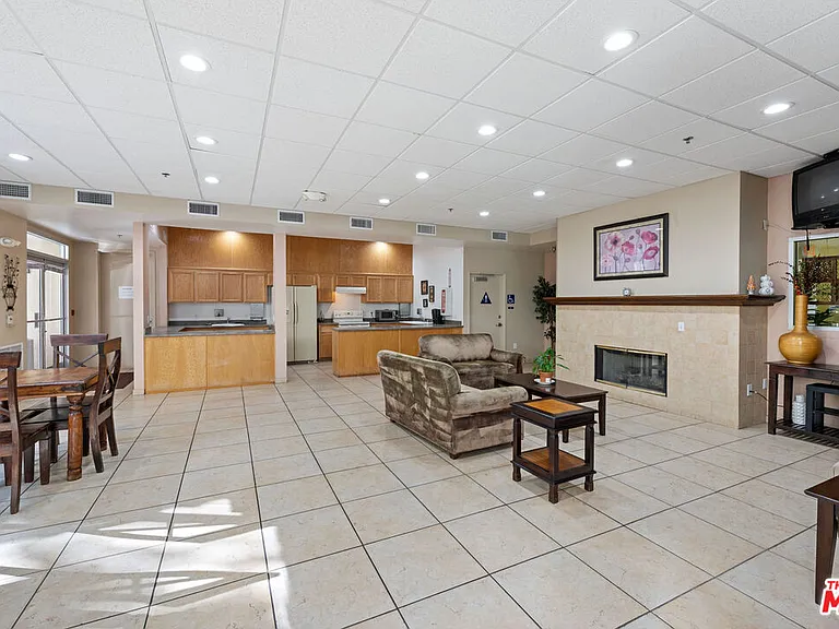 5325 Newcastle Ave #312 — Photo 19