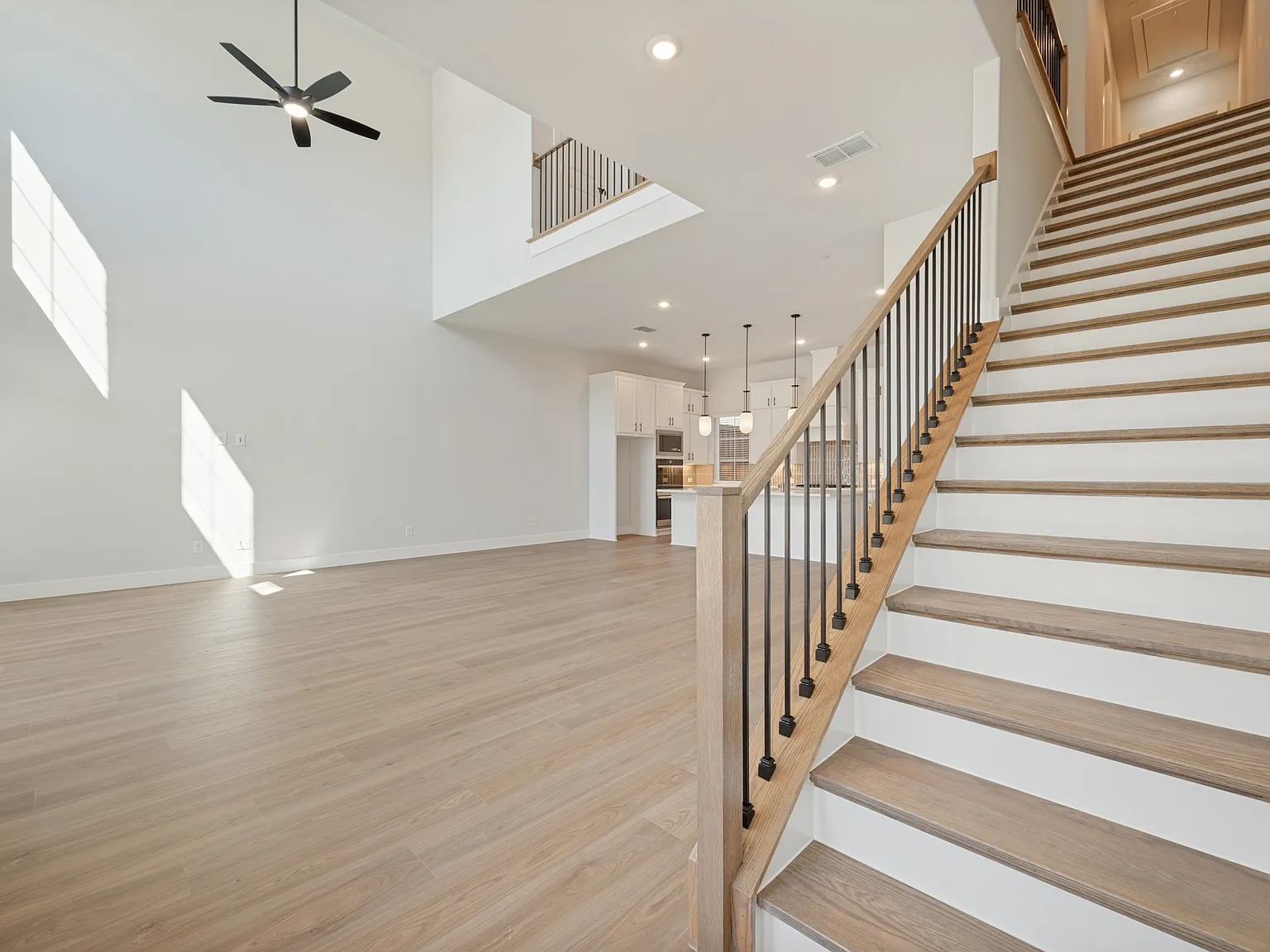 3 bed, 2.5 bath, 2398 sqft, $3,950 — Photo 2
