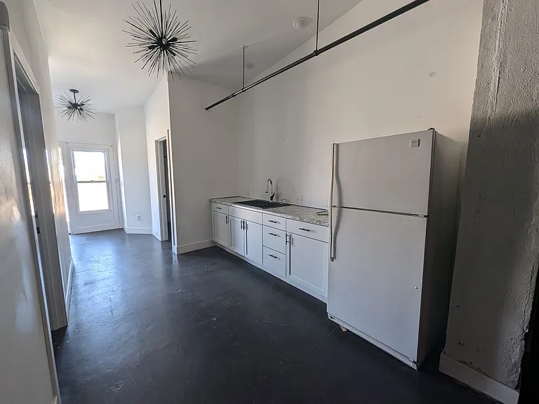 123 W Moniteau St — Photo 9