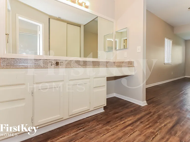 21219 Park Bluff Dr — Photo 11