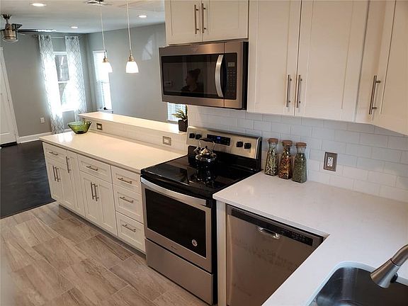 2nd image of 2643 W Clarendon Dr
