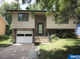 435 Oregon Trl, Lincoln, NE 68521