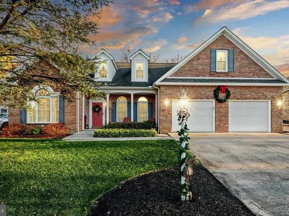 355 Dart Dr, Hanover, PA 17331