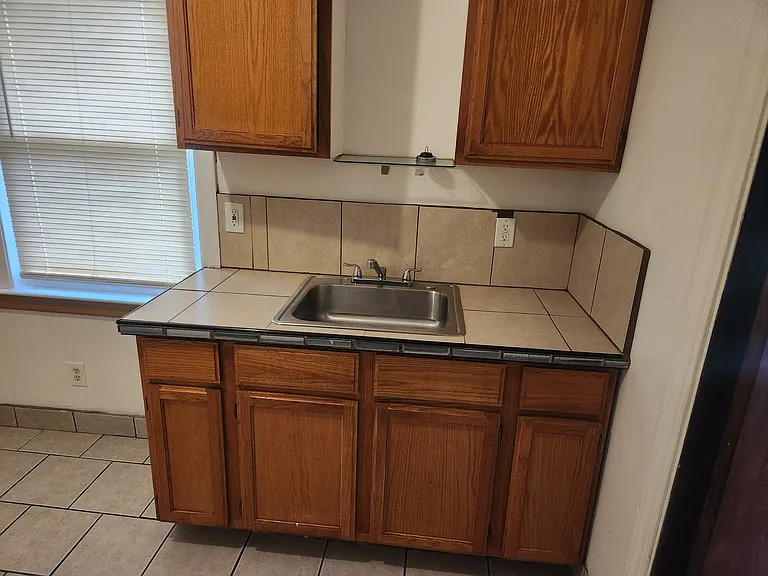 4260 Larchmont Ave — Photo 5