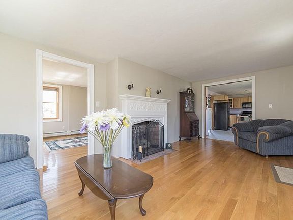 3rd image of 79 Clematis Ave