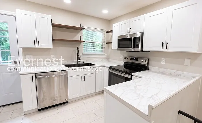 21 Johnson Blvd — Photo 6