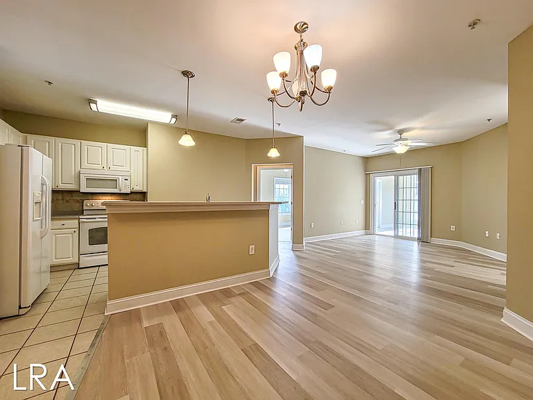 100 Gateway Dr #130 — Photo 10