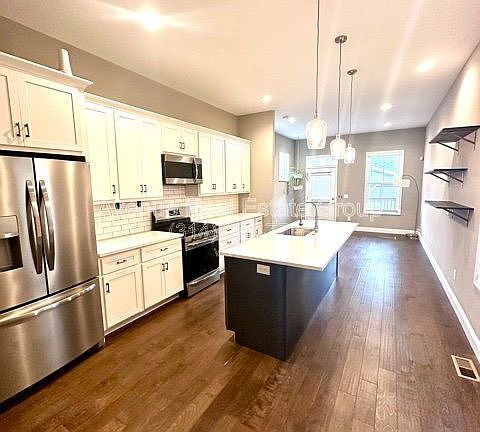 3rd image of 4328 Swan Ave