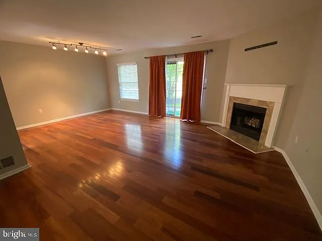 6704 Colonial Ct — Photo 5
