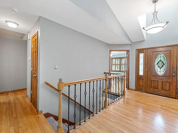 4th image of 3131 Lakeview Park Cir