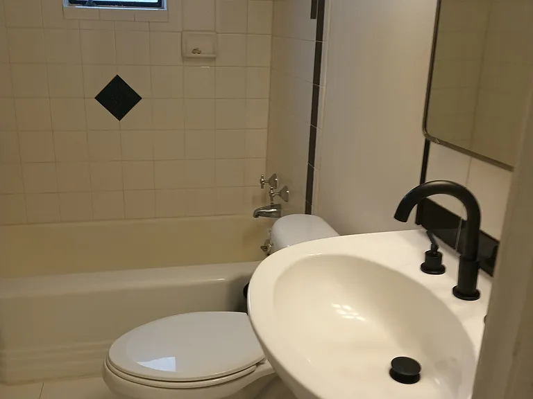 719 N Walnut St — Photo 10