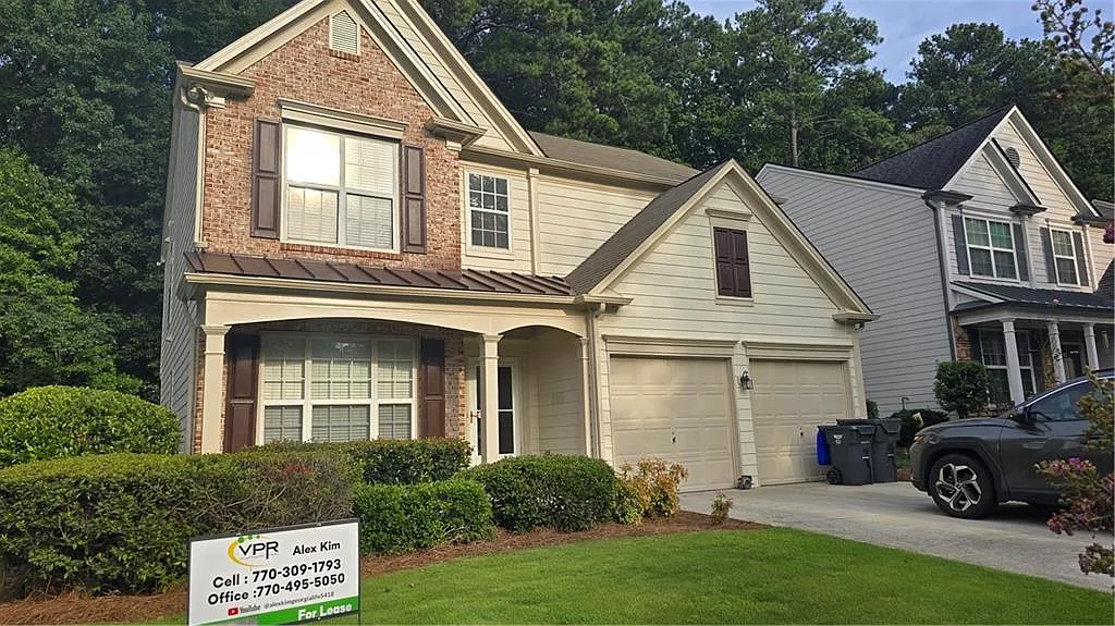 4 bed, 2.5 bath, 2124 sqft, $2,600 — Photo 1